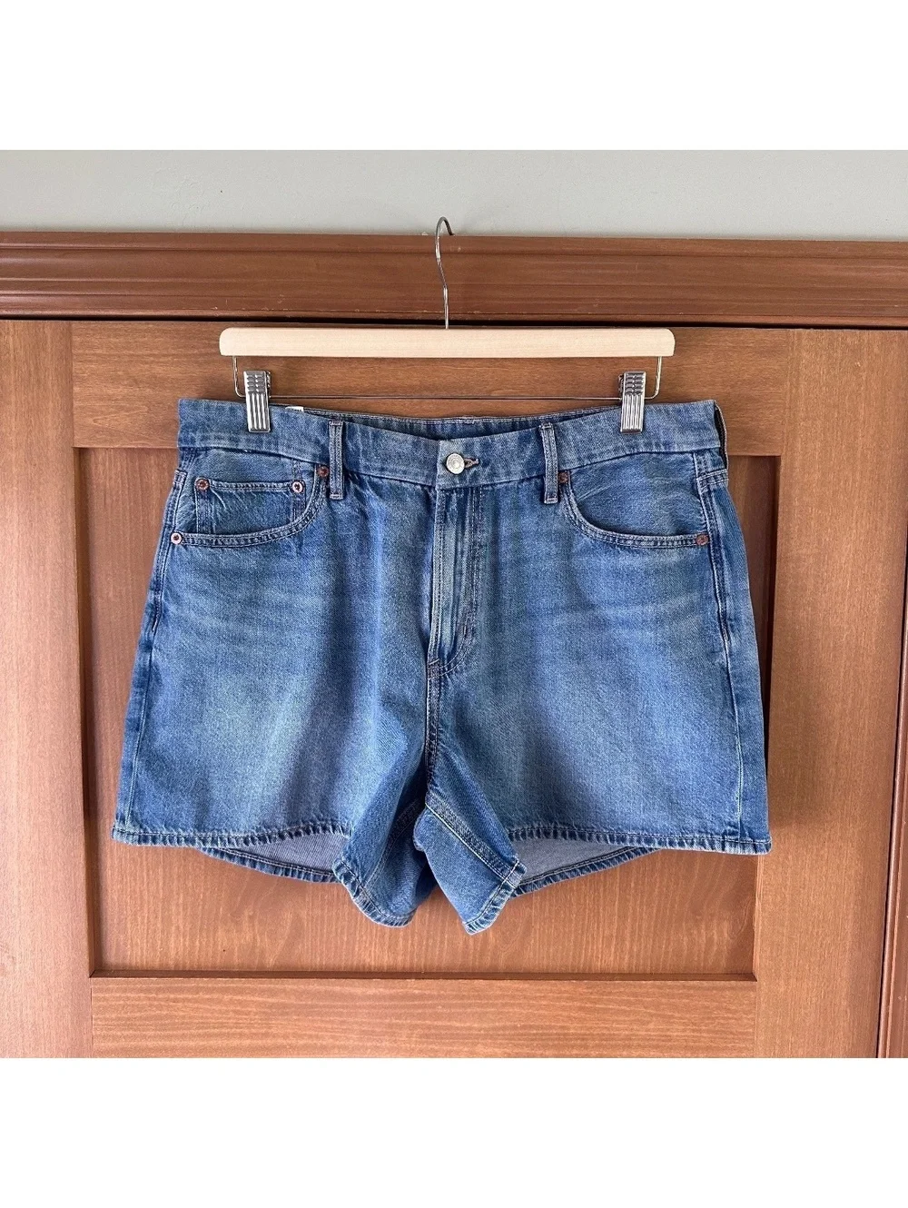 American Eagle Strigid Curvy Relaxed Denim Jean Shorts High Rise Women’s size 14